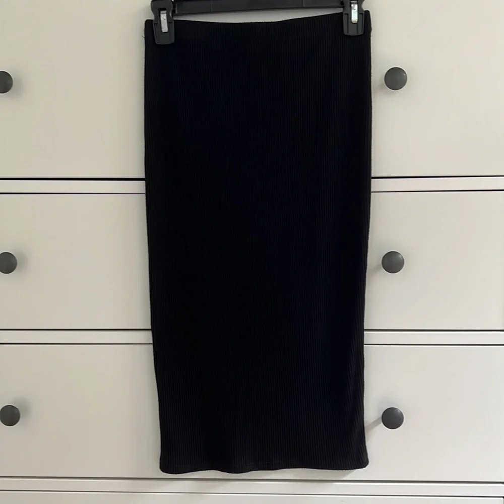 ❤️ Aqua Bloomingdale's Black Ribbed Midi Skirt Stretchy Bodycon Small